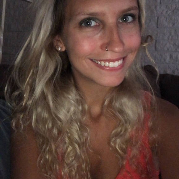 Meet your Posher, Amanda - Picture 1 of 1